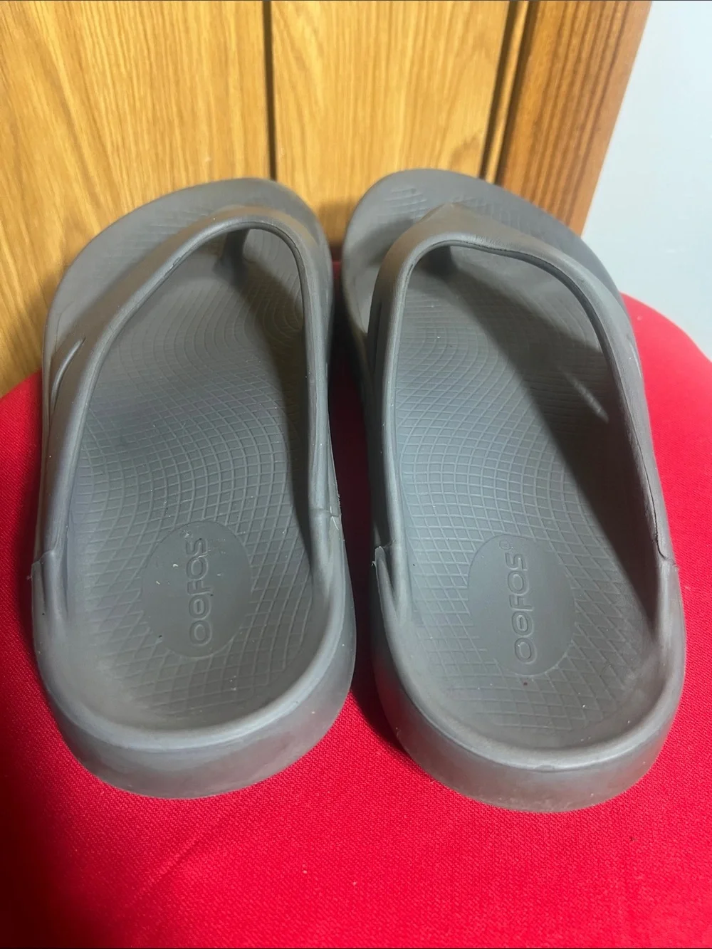 OOFOS Gray Men's Flip-Flop Sandals